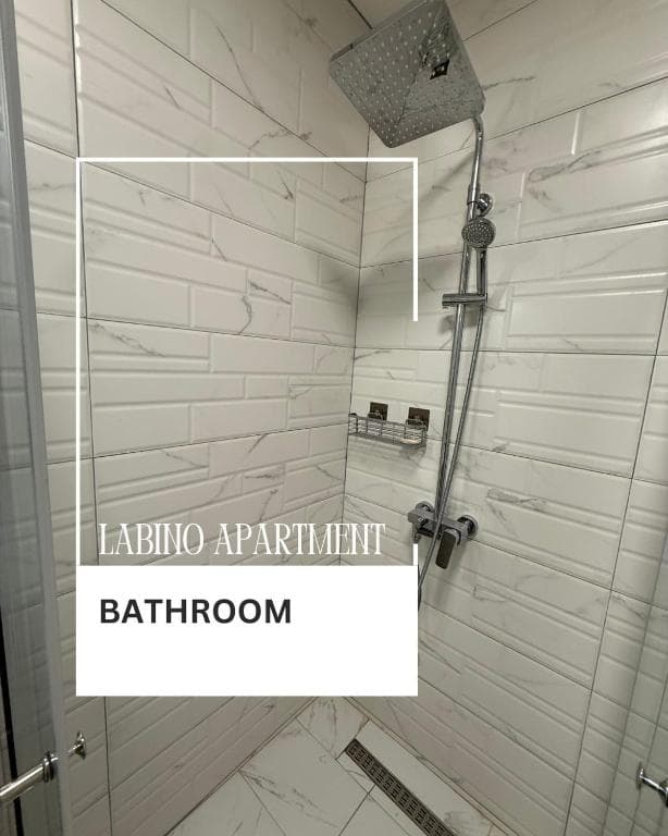 Rain shower head
